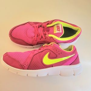 Kids 5y Nike Tennis shoes